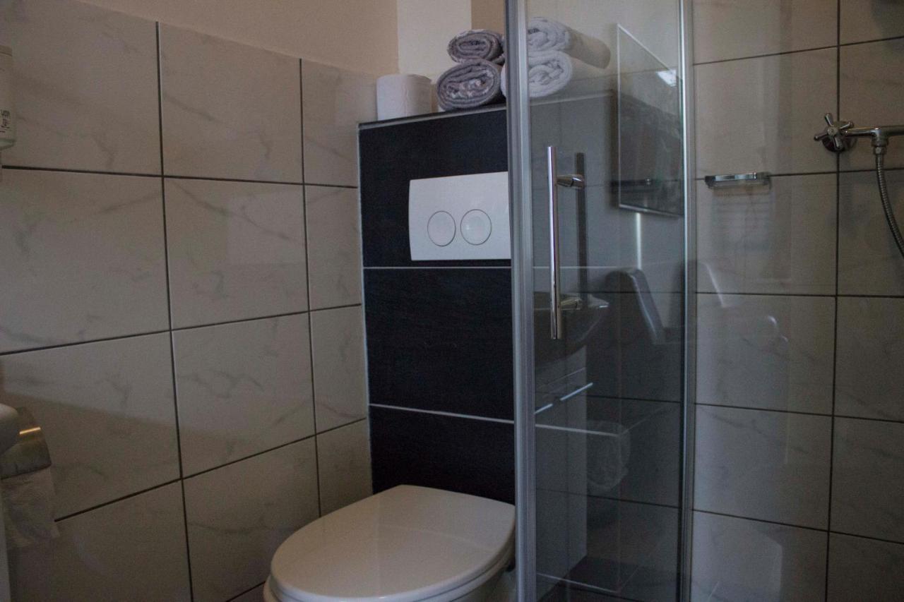 B&B Check Mate Roermond Εξωτερικό φωτογραφία
