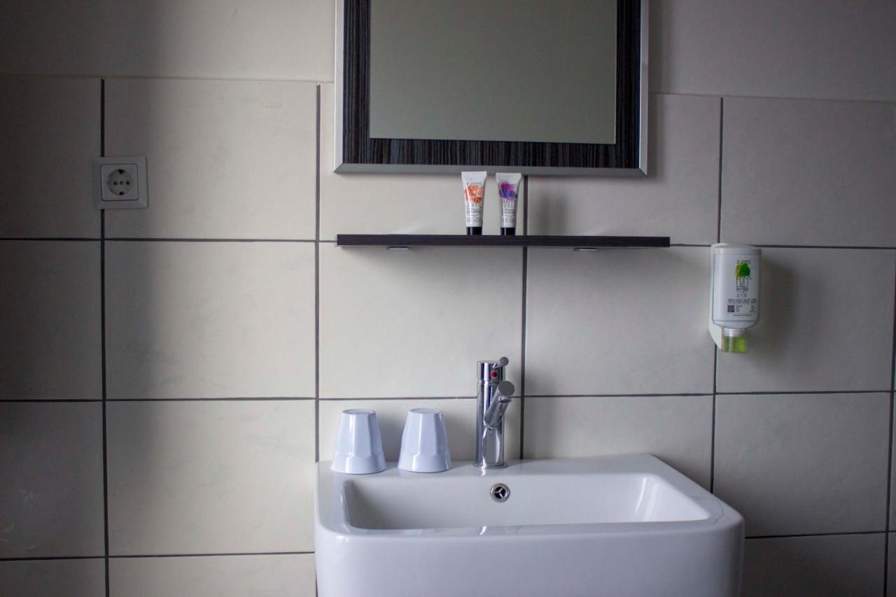 B&B Check Mate Roermond Εξωτερικό φωτογραφία